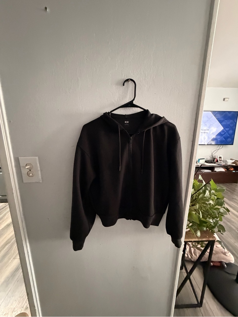 Uniqlo Black Cropped Zip-Up Hoodie